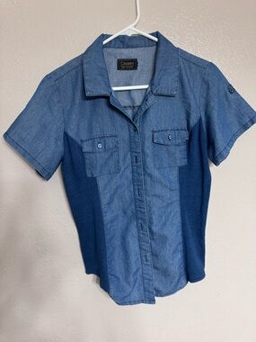 Cavalini Two-Tone Denim Short-Sleeve Button Down in Light and Dark Blue
